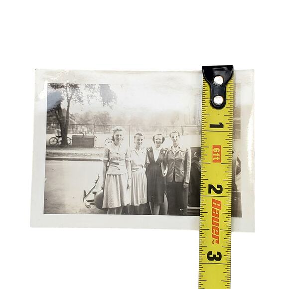 Vtg Ladies Posing in Front of Park Vehicle Original Monochrome Photography Found - Picture 2 of 4